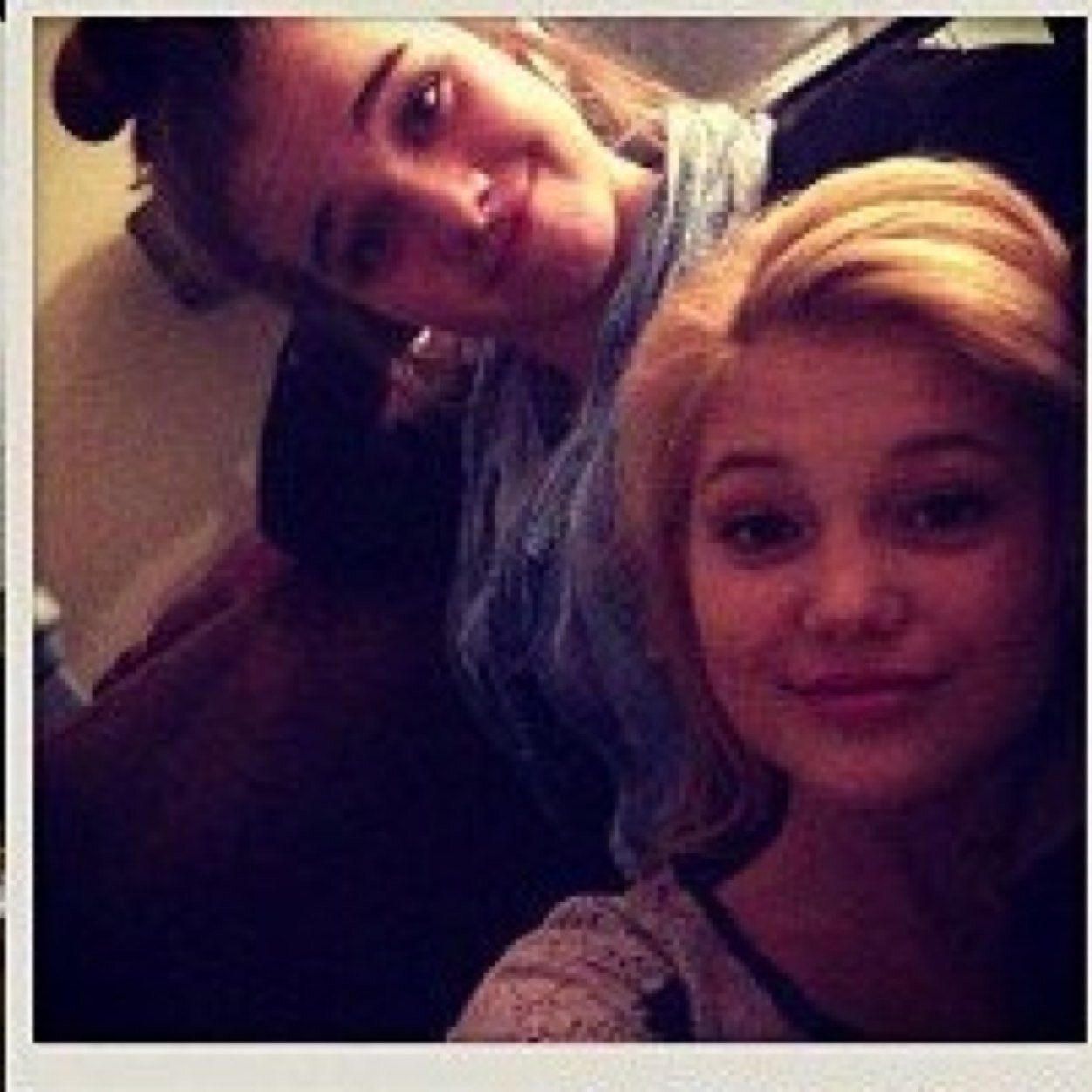 Hello, I'm Olivia also known as Lindy Watson on Disney Channel.Twin/Sis @Lindy_Fake