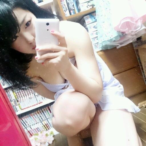 Hi. I'm Japanese. And I post Japanese beautiful girls pictures every day. If you want to see more pictures, please visit my website. Thank you!