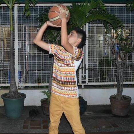 pls. follow me.. :)))  and i will follow you back. L.U. 3  My height 5'4|||UEwarrior|||Simple|||Positive|||Love Basketball|||A Friend.  Dream High :))