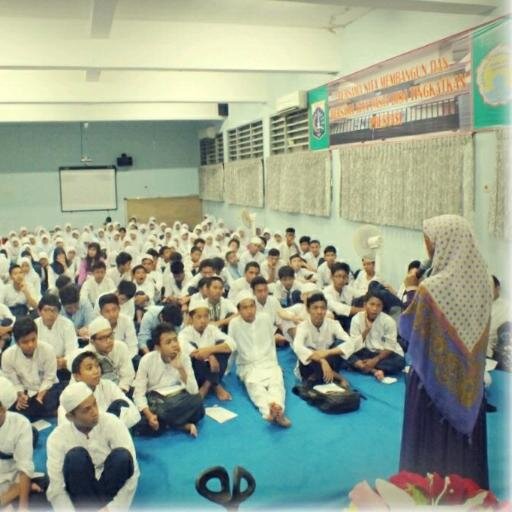 @YayasanTangguh | @RahimPeradaban | Motivator to be, with Allaah on the way to get it. Sharing & hearing contact ummulmadrasah@gmail.com
