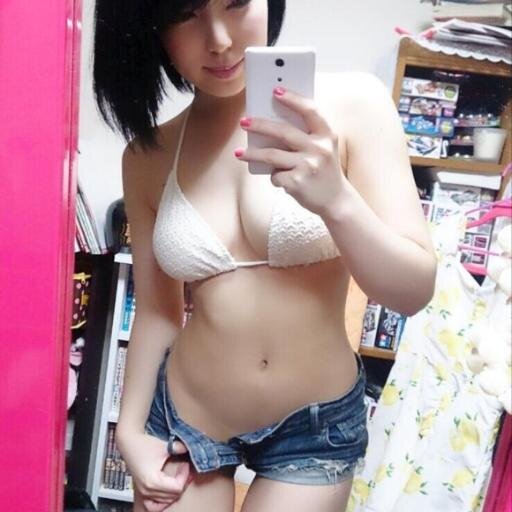 Hi. I'm Japanese. And I post Japanese beautiful girls pictures every day. If you want to see more pictures, please visit my website. Thank you!