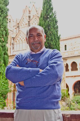 Retratista fotógrafo, sevillano de San Bernardo y bético viejo. Licenciado en Historia del Arte y especialista en guisos caseros.
