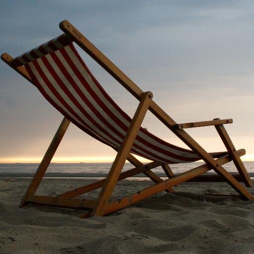 Grootste fan van Katwijk. Berichten over evenementen, nieuwtjes, bedrijvigheid, humor en bijna alles wat Katwijk bezighoudt. RT? Plaats @katwijkaanzet in Tweet.