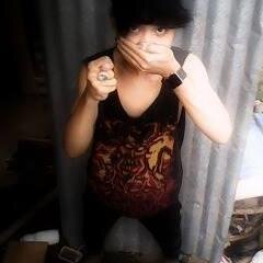 detak jantung ku berdetak, saat ku mendengar alunan yang indah..
kakiku mulai bergerak,, tak terasa tubuh ini terbawa nada nada .... \m/