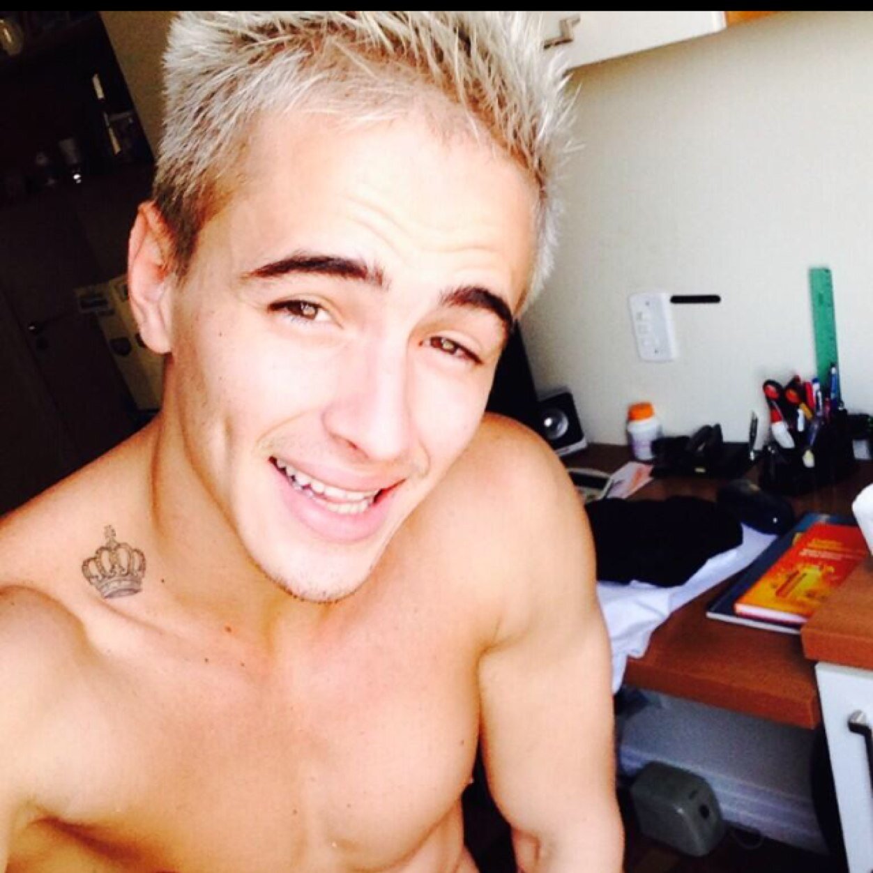 prasemprecaique's profile picture. FLY é pop, FLY é pop rock, só nao é brega, mas é FLY ❤ since:01/08/13 1/3 Caique seguiu dia 29/08/13