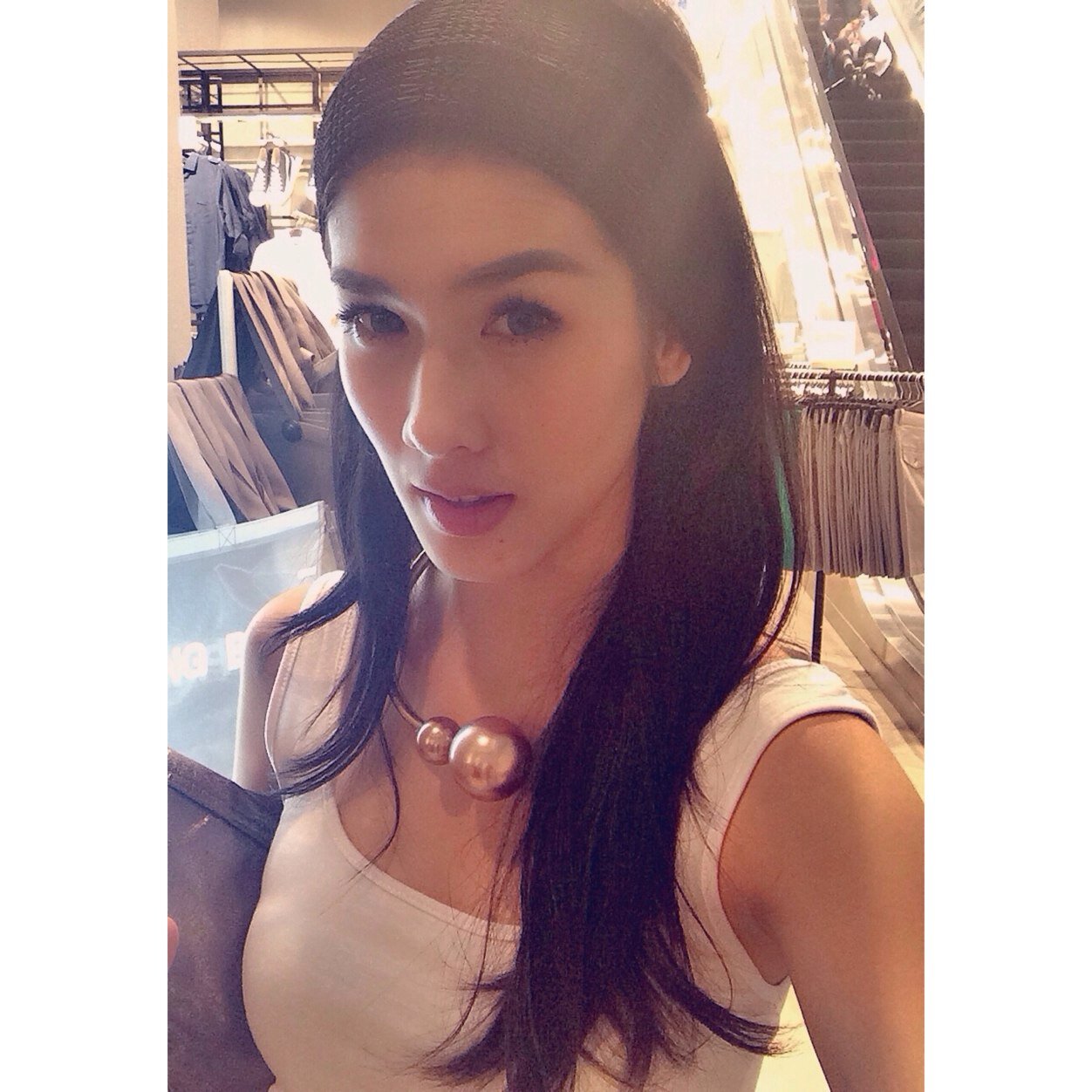 Only have one life to live, so you better make the best of it.. :)

• Mumu of Drucilla Kalea Arifin 
• Wife of @SamuelRizal01 

Line : SteviAg91