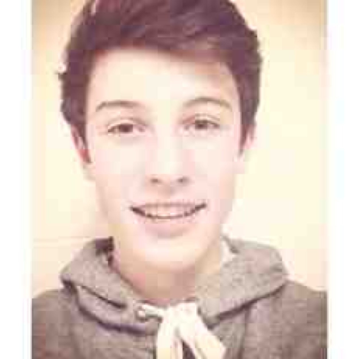 follow @espinosa_dreams and @mattsmonkey_ because i gave you a follow