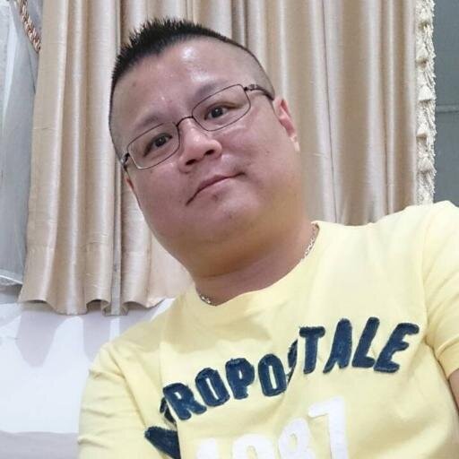 後來～喜歡下雨，享受孤獨！
 
A little Old ~~ Age. 
A little Fat ~~ Body. 
A little Cute ~~ Face. 
A little Sunshine ~~ Smile. 

That's me ~~ Long