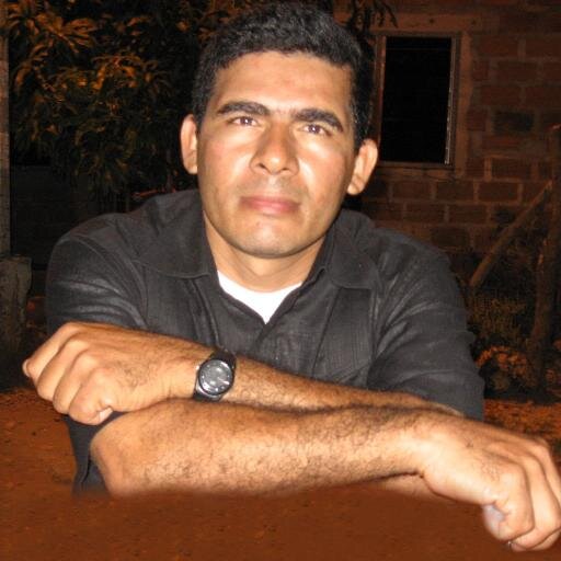 Soy Colombiano, Amo a Dios, porque me amó primero... Que bueno es mi Dios.