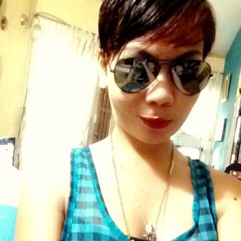 Simple girl who wants to have a simple but happy life :)