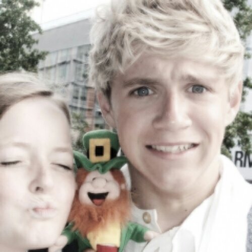 free follow from @niallshighjumps follow her and ask for a follow back .x