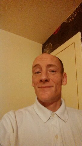 GordonOakley's profile picture. 'My name's Gee, i'm 34,got two kids and a ball and chain whom i love millions...i like havin a laugh and muckin about wi ma wee boy anythin else...just ask :)