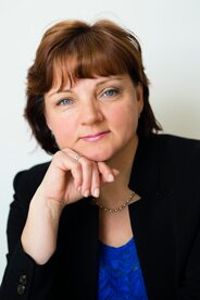Seuraa ja kommentoi mm. energiaa, metsäasioita, työelämää ja politiikkaa. Fanittaa Lappia ja Espanjaa.