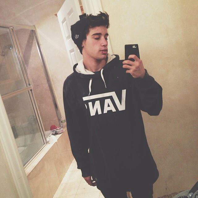 Follow @4eva_lukebrooks Please!!! ThanX