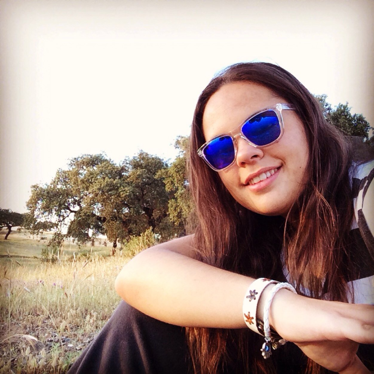 No se si mañana voy a estar triste asi que hoy......voy a ser FELIZ : ). Acorde Siempre.