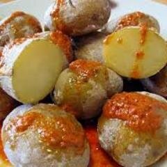 chorisoteror's profile picture. Queso tierno, papas con mojo y una folía en la puerta de la iglesia de Teror.