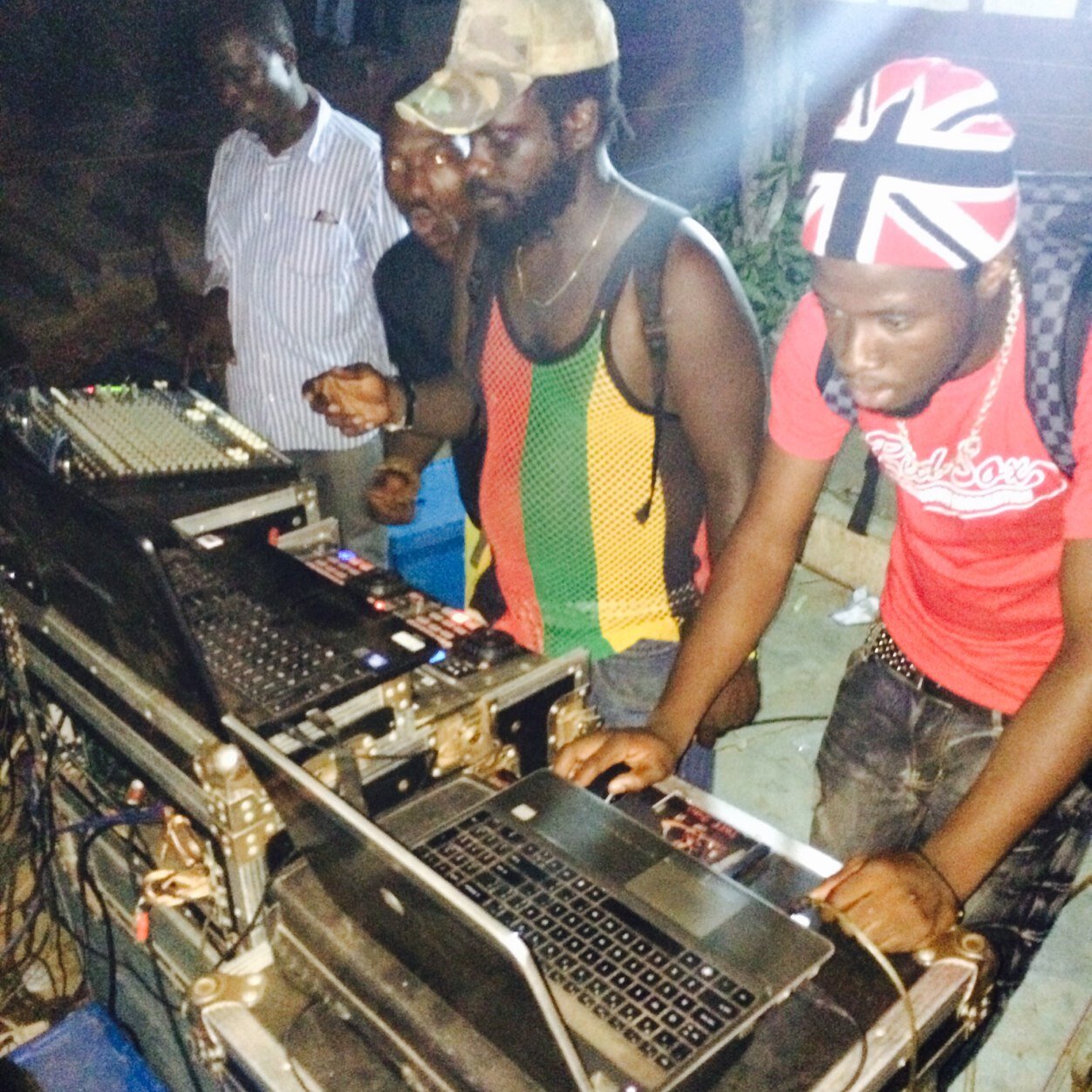 MUSIC PRODUCER, SONG WRITTER , SOUND ENGINEER , RAG-DANCEHALL & AFRO BEAT ARTISTE. Email : abdeenrichter@gmail.com LOGO : STARBWOY THING. ##ALAYANS MOVEMENT