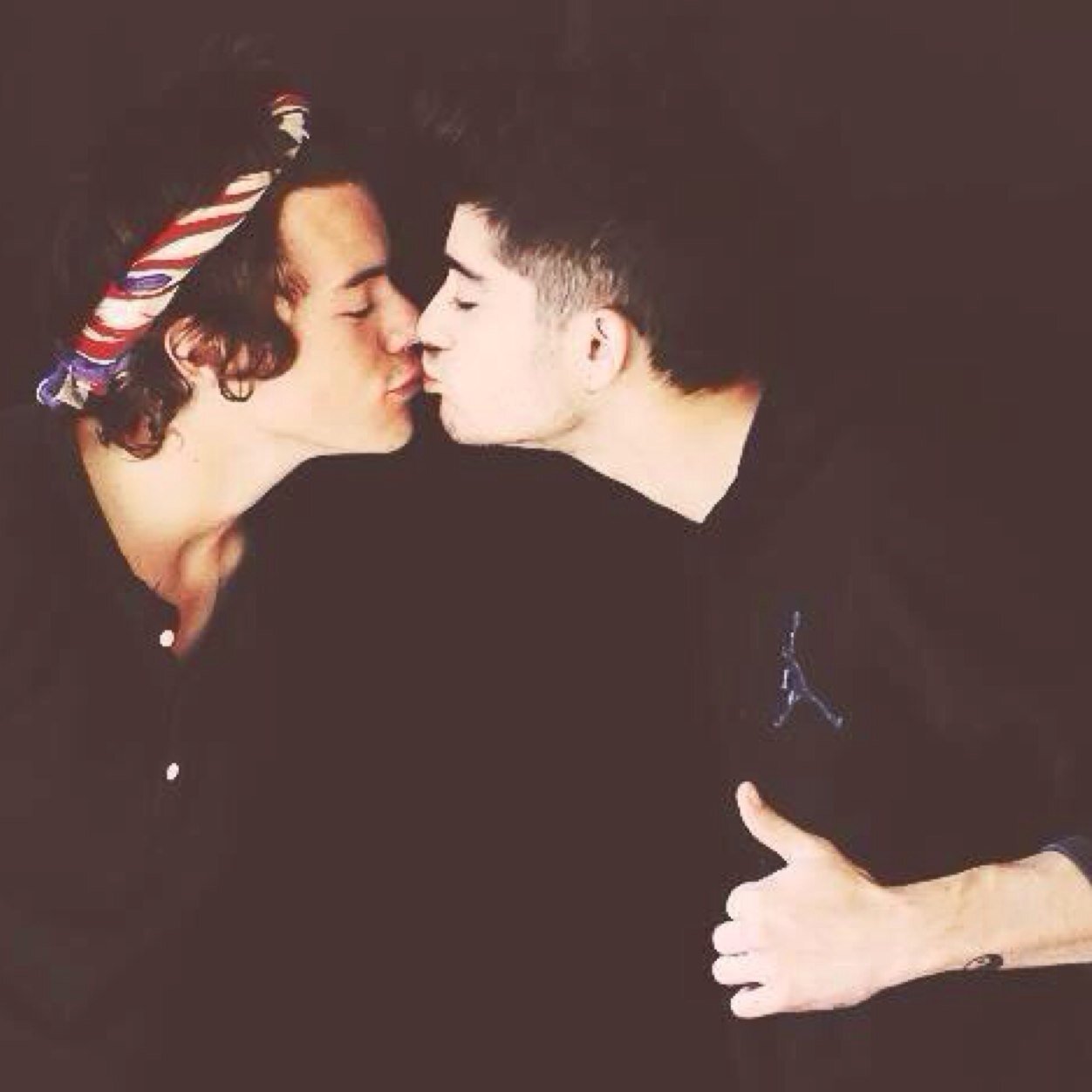 A maybe-normal introvert teenager who's obsessed with pizzas • zarry • zac • i follow back ;)