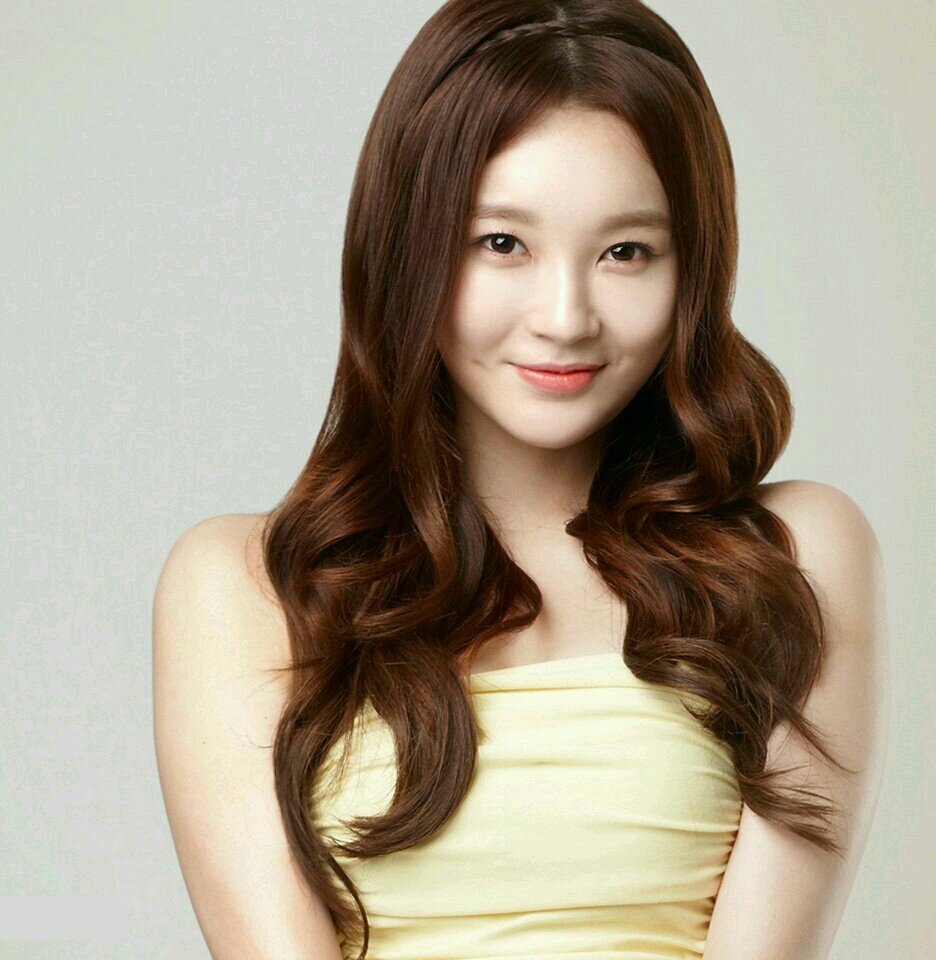 Kang Minkyung|Follow the real one @iamkmk & @tweethaeri|MagicTown as Vampire