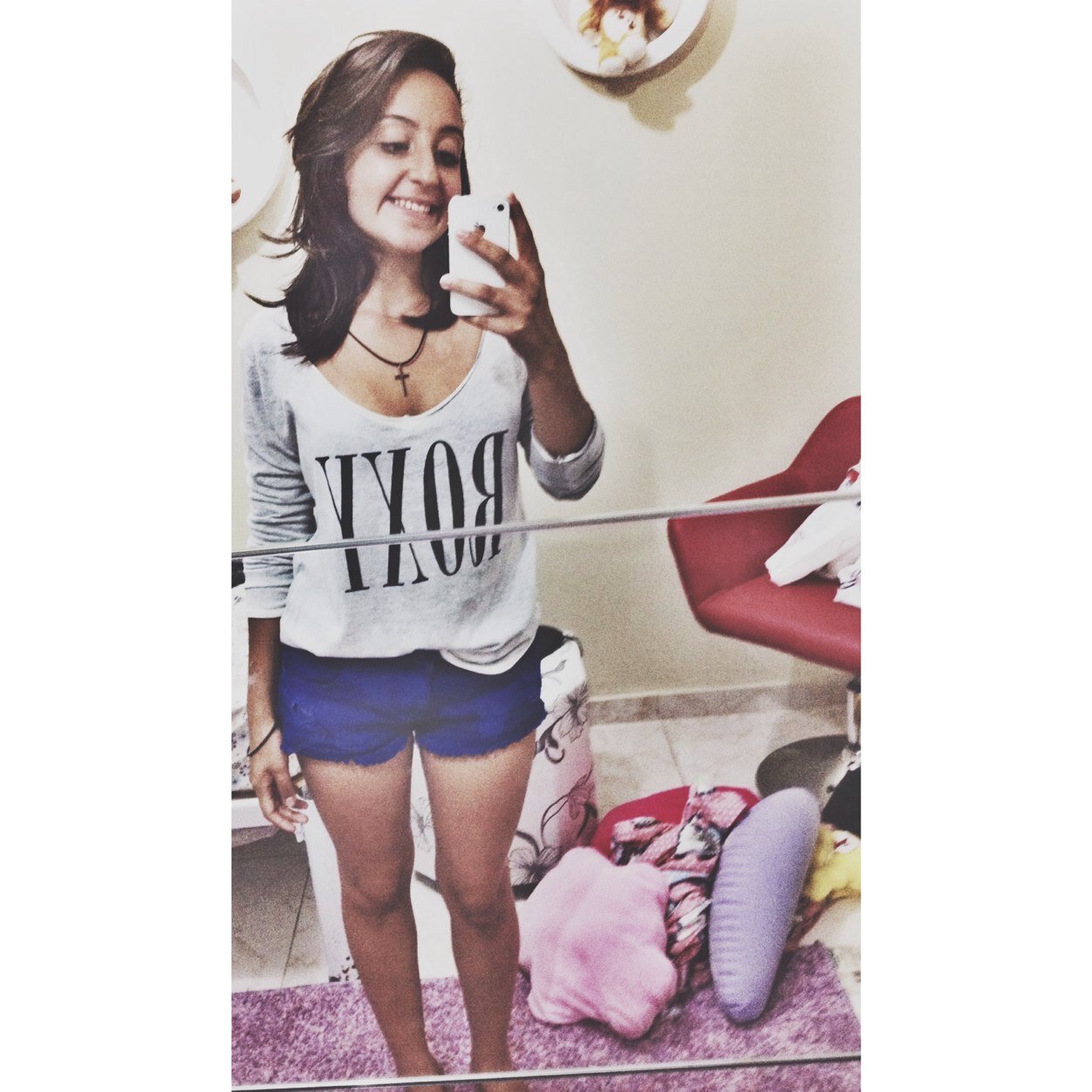 Pela cruz me chamou
Gentilmente me atraiu
E eu, sem palavras, me aproximo
Quebrantado por Seu amor❤️