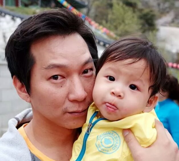 평범한 남편이자 아빠/영화,드라마,애니좋아함/술많이 좋아함/1년 6개월간 열심히 운동하였으나 요즘 지침/지극히 소심함