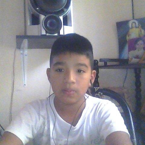soy un chico que le gusta el futbol y escuchar musica
