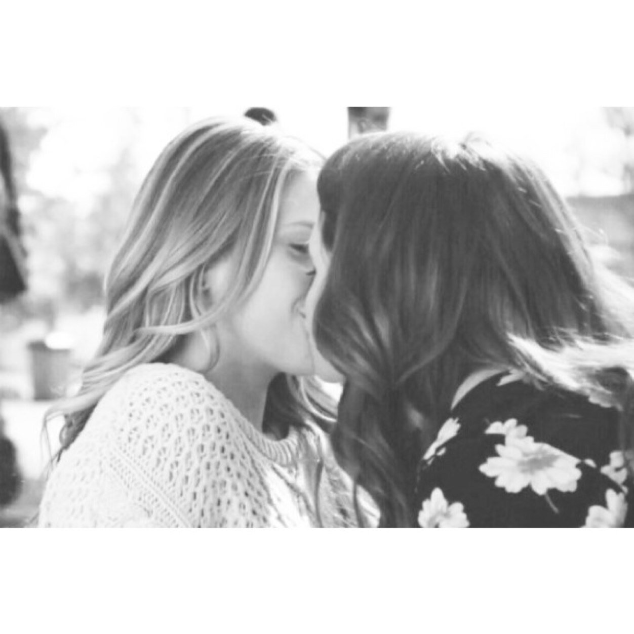 here i am shipping another blonde and brunette