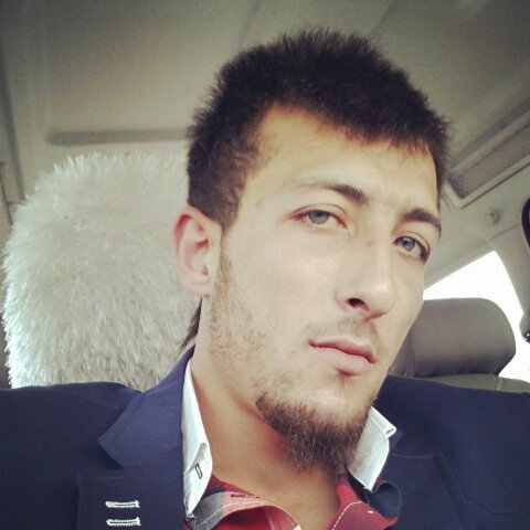 kalp midir insana sev diyen, yoksa yalnızlık mıdır
körükleyen? Sahi nedir sevmek? Bir muma ateş
olmak mı, yoksa yanan ateşe dokunmak mı?