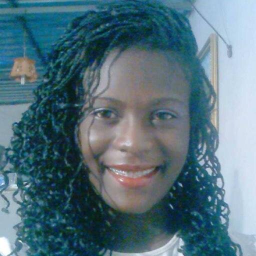 zoiiii  muy  sonriente  
y me guzta las muxica vallalo vallalo