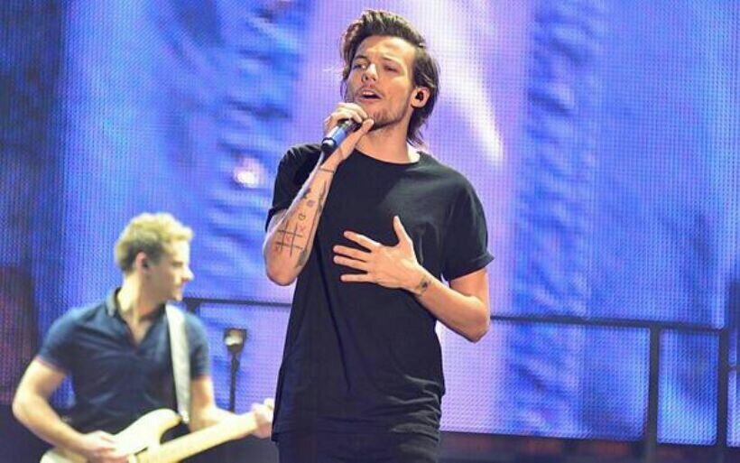 Hi!! I'm Levi Tomlinson- Louis Tomlinson's twin brother! I'M A FAIRY PRINCE XD Who ever said I'm sane? (RP GAY)