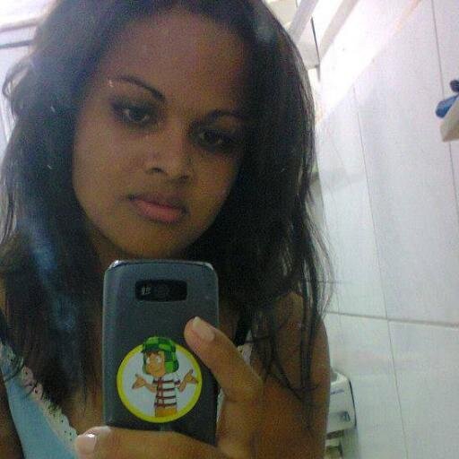 EU sou muito brincalhona,amo ser feliz,e sou absolutamente extremamente louca pelo Luan Santana.
        TE amo Luan Santana