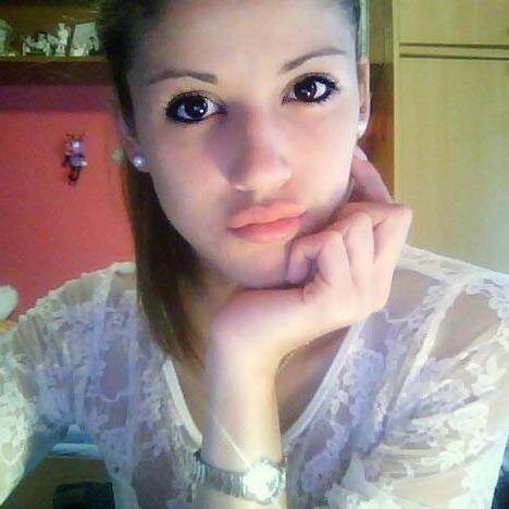 CamiiMckay's profile picture. Hay que enseñarle a satanás a no confiar en el diablo.....  
PD: Nací un viernes y vivo los viernes.