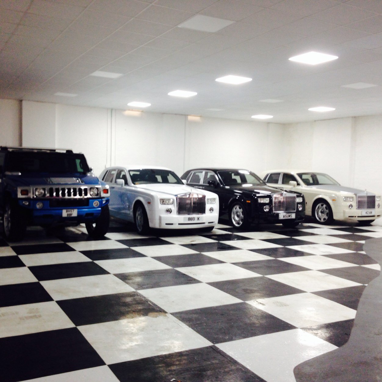 VIP Limos are a specialist limousine hire company covering Birmingham and the West Midlands. We've Hummers, Rollys Royce's and more! Call us on 0121 684 2003.