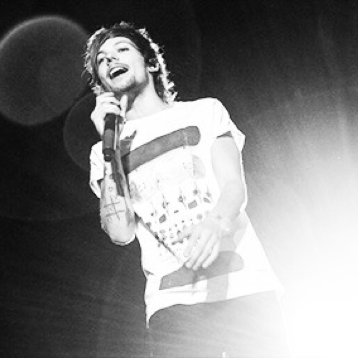 free follow bc you're amazing. please follow my main acc @rosesandIarry for cookies ily xx
