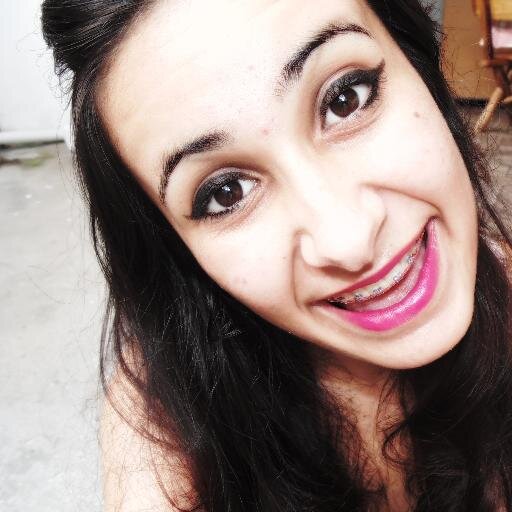 O mundo pode até fazer você chorar mas Deus te quer sorrindo !