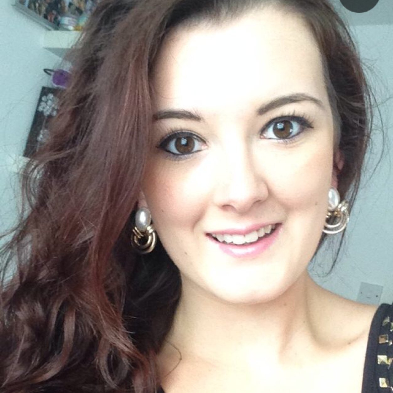 ZoeLouiseThomas's profile picture. You can take the girl out of Essex... But you cannot take Essex out of the girl!! Twickenham..St Mary's... History Student.. TAKEN!