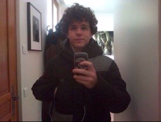 amazinghugo's profile picture. C est pas moi qui suis enfermé avec vous, C est vous qui etes enfermés avec moi.