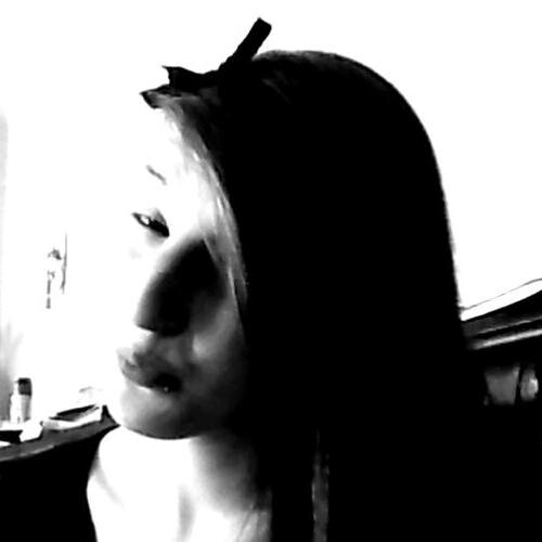 Charlyne_2's profile picture. #Edwyn Tu me manque :(