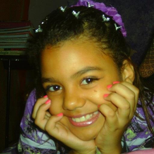 sou inteligente mais ñ sou nerd,sou linda,gosto de ficar com a familia , amo pizza,sou muito ansiosa ,fico bolada rapido ,amo sai e adoro twittar