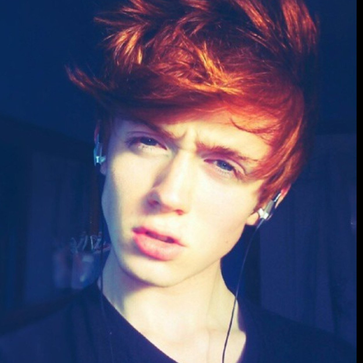 Sup it's Kevin i'm fourteen captin of the basketball team and a sophomore in high school single/bisexual [RP]