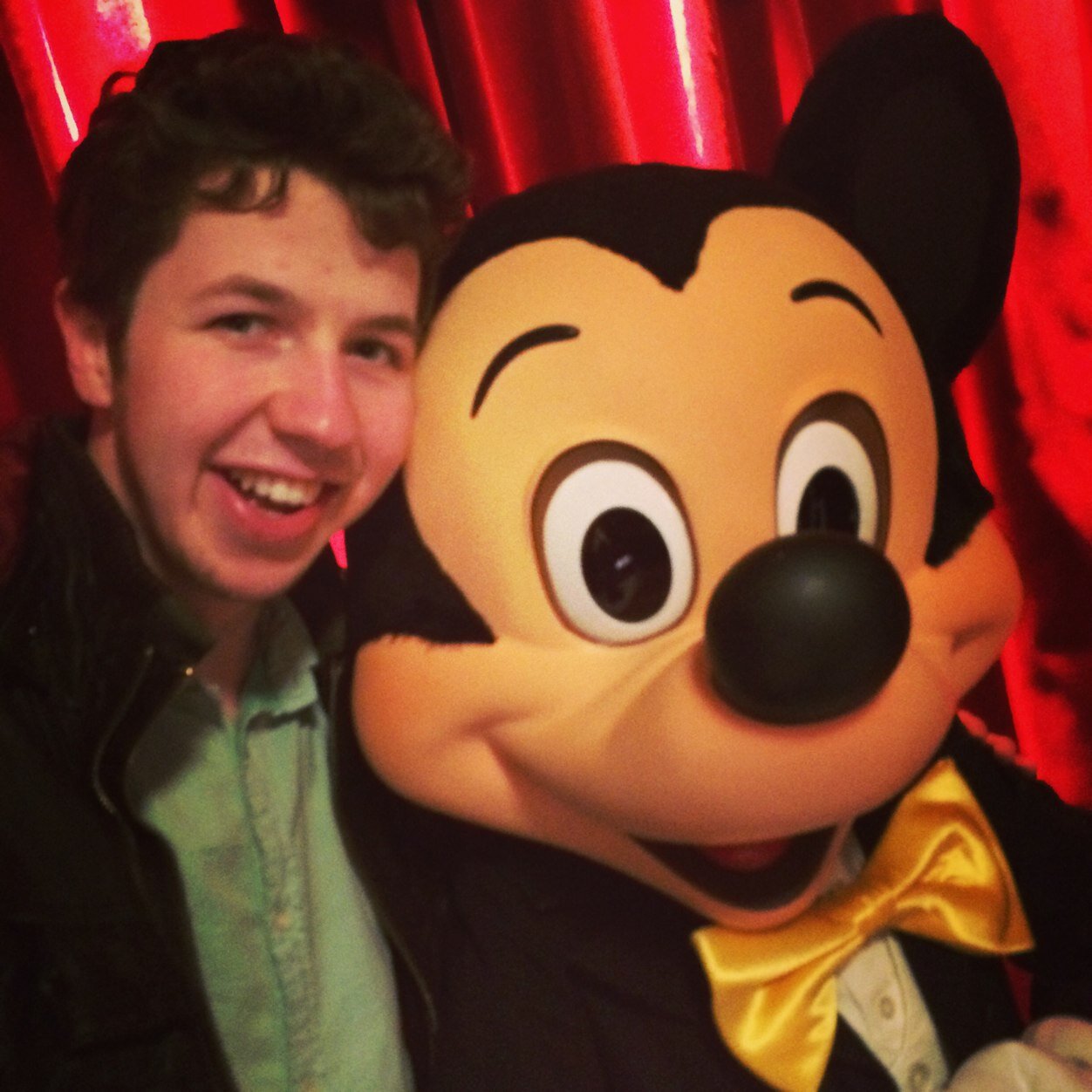 22y old / Annual passholder of Disneyland Paris / Selling and repairing motorcycles / instagram: @lorenz_v
