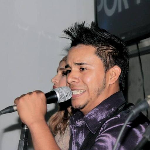 29 años cristiano,deportista, músico,cantante,compositor para invitaciones: 04141238190