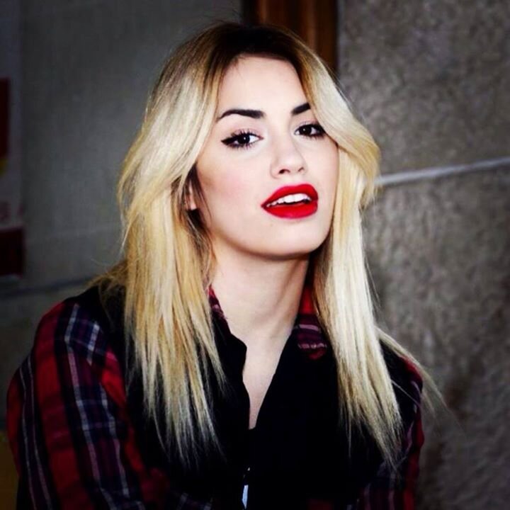 Fan de @laliespos...- Con mis pies al suelo y mi frente a Dios...- A bailar con Lali...- Rerir te salva- #Happiness