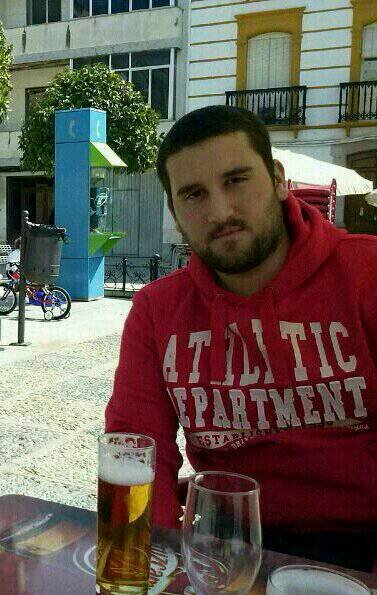 Estudiante... a ratos y con ganas de encontrar un trabajo para tomarme la vida en serio. Si tu no miras por ti nadie lo hará.