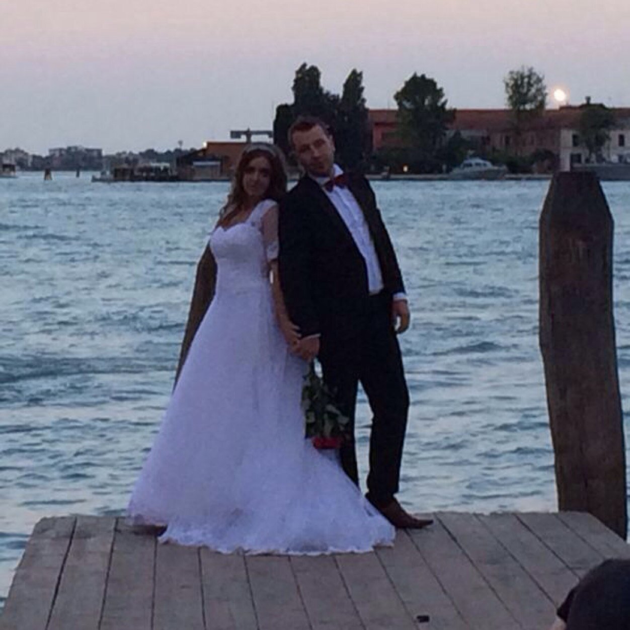 Alquiler y confección de vestidos de novia y fiestas para toda ocasion , alquiler smoking y primera comunion