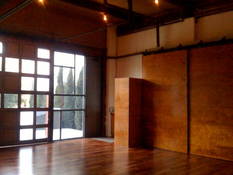 Intimate, stylish event venue for up to 50 guests. 
Performing arts residency space founded by KT Niehoff. Located in the heart of Seattle's Capitol Hill.