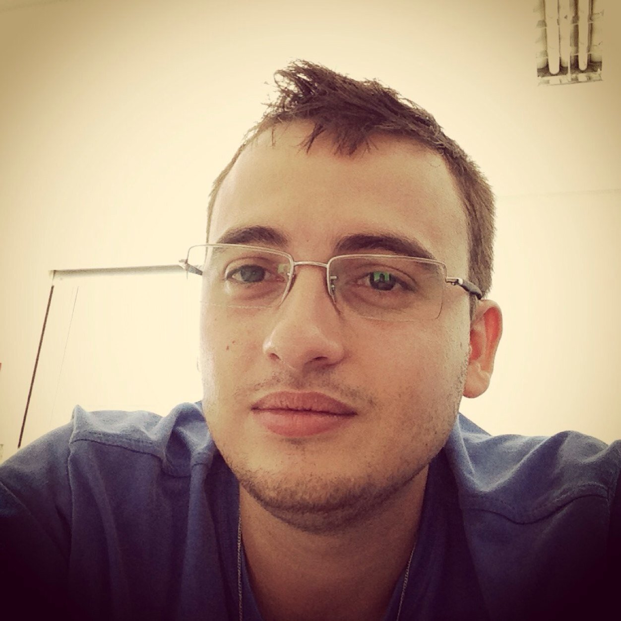 Consultor Qlikview/SAP ABAP na empresa Megawork Consultoria e Sistemas. Aluno do curso de Ciência da Computação da UVV.