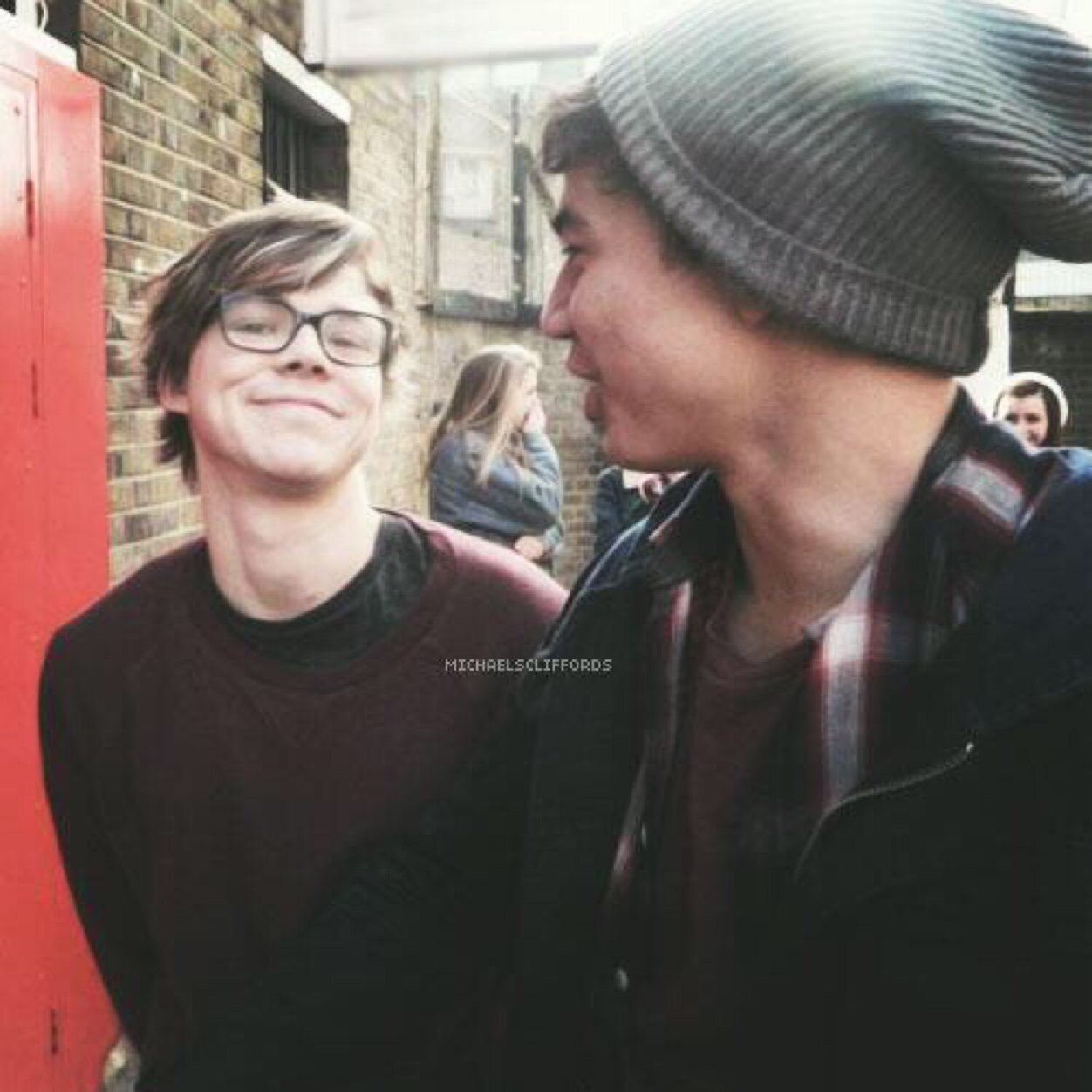 free follow from @elitehemmings