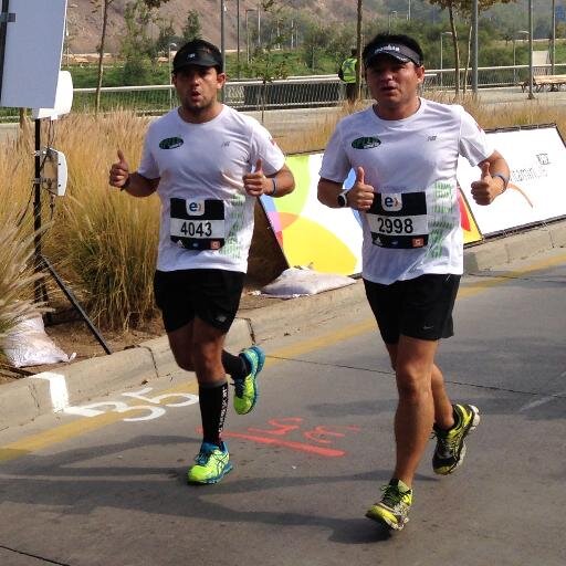 Porteño de Corazon, se dice que soy Ingeniero, pero soy cantor del Alma y Emprendedor...Me gusta correr para ganarle al sol...