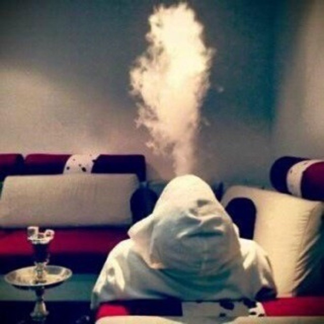 ‏“‎ لست مع ثقافة الانتقام : لكن أؤمن بآن البعض يحتاج .. ل كسرة عين!”